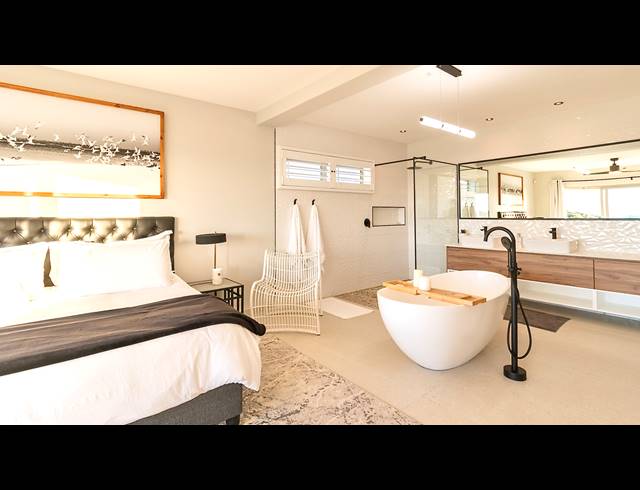 6 BEDROOM HOUSE FOR SALE IN DWARSKERSBOS